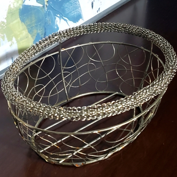 Small Oval FARMHOUSE Metal Scroll Basket - Picture 1 of 8